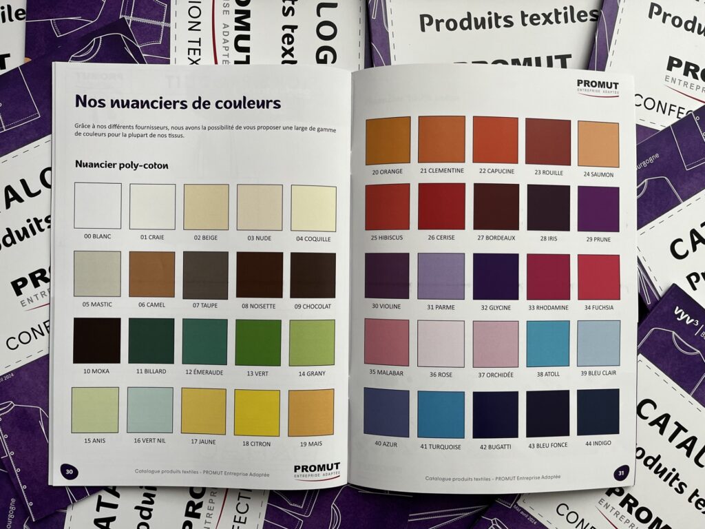 Pages du catalogue textile PROMUT montrant les couleurs et types de tissus disponibles