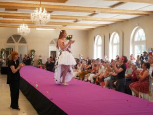 création textile colorée réalisée par travailleurs en situation de handicap PROMUT